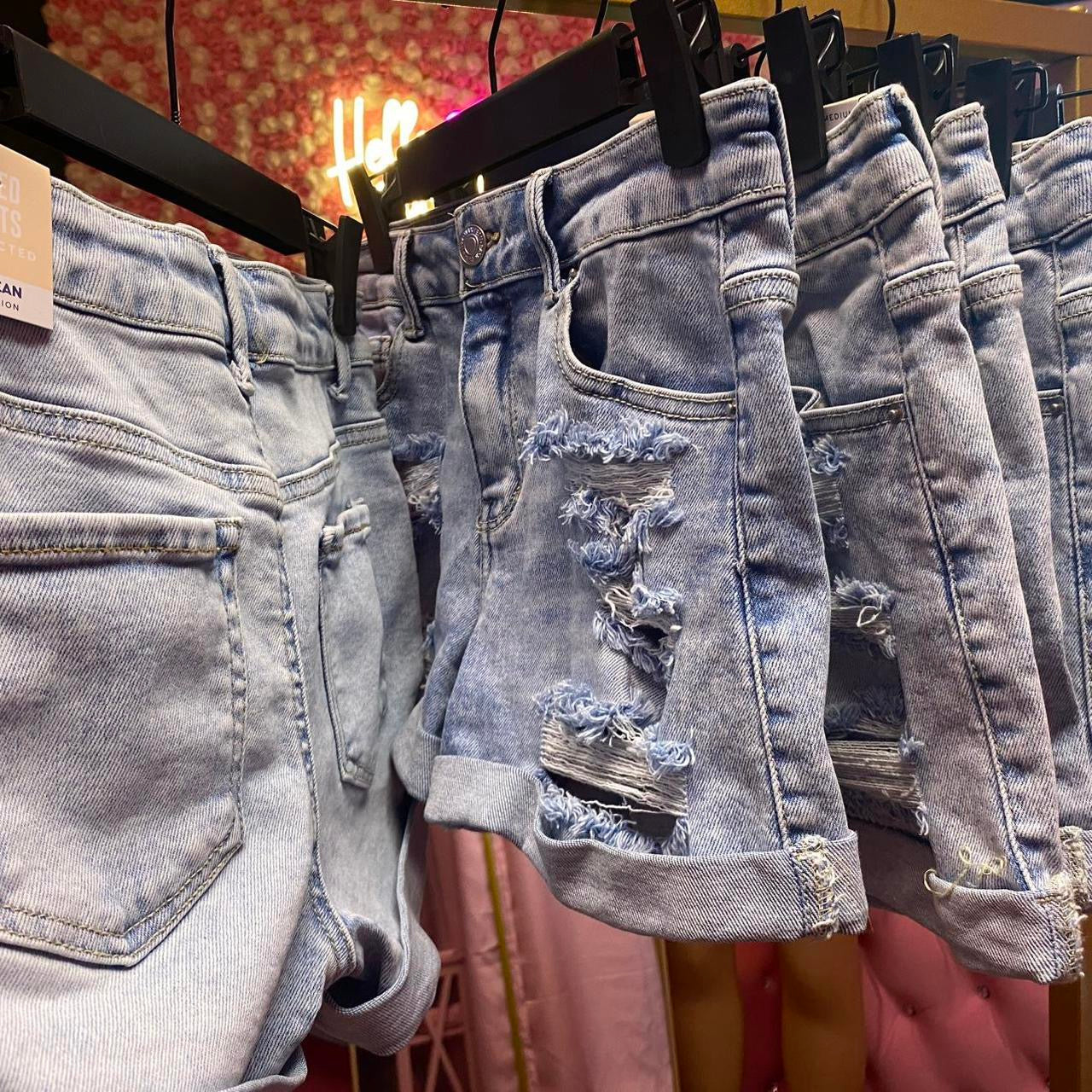 DISTRESS DENIM SHORTS
